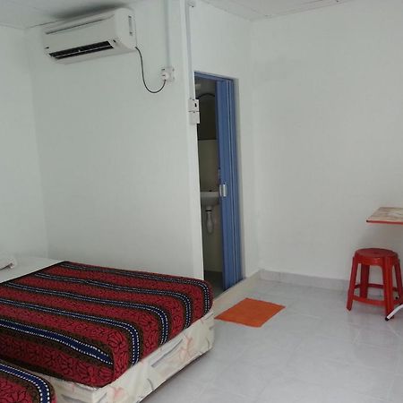 Et Budget Guest House Batu Ferringhi Room photo