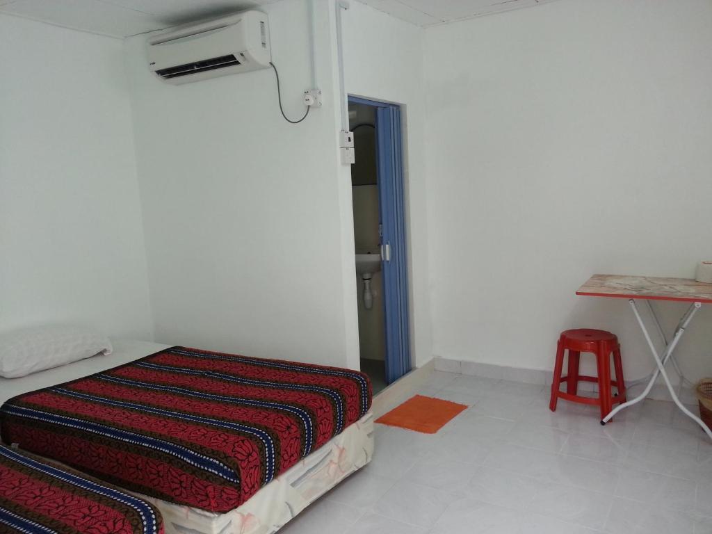 Et Budget Guest House Batu Ferringhi Room photo
